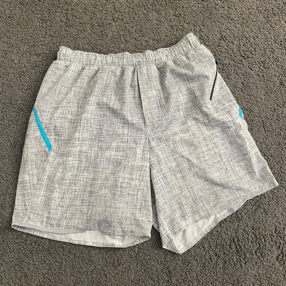 Men 7” Lululemon Surge Shorts Size M.